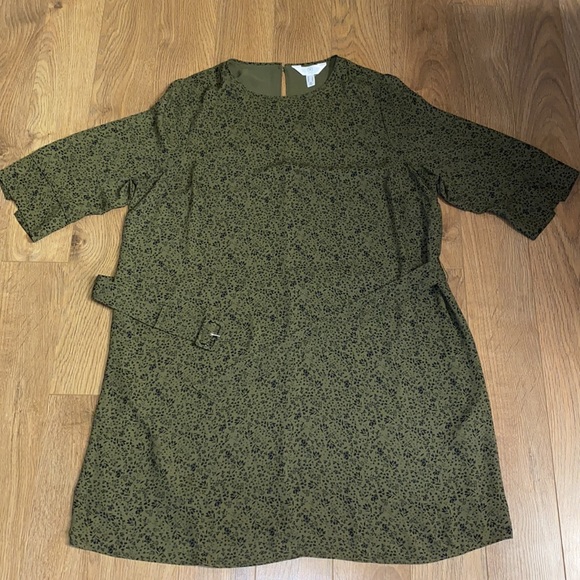 Classy green dress - Picture 7 of 8